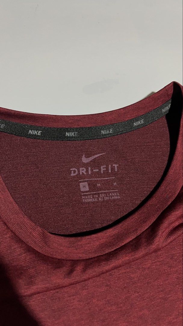 Nike Breathe Logo Hyper Dry (Category: Tshirts & Polo Shirts ) located in Naga. Submitted by rexivan (Listing ID 1468973841, Image 2). Description: Nike Breathe Logo Hyper Dry 👉🏽Like new Condition 👉🏽dimension: 19 Width 28 Length 👉🏽Issue: No Issue 👉🏽Color rate: 10/10 👉🏽Color: Burgundy 👉🏽Size: Medium on tag 🏷️ Price + Shipping fee Location: City of Naga Cebu Limit your expectations, the items are thrifted/UKAY (unless stated as brand n