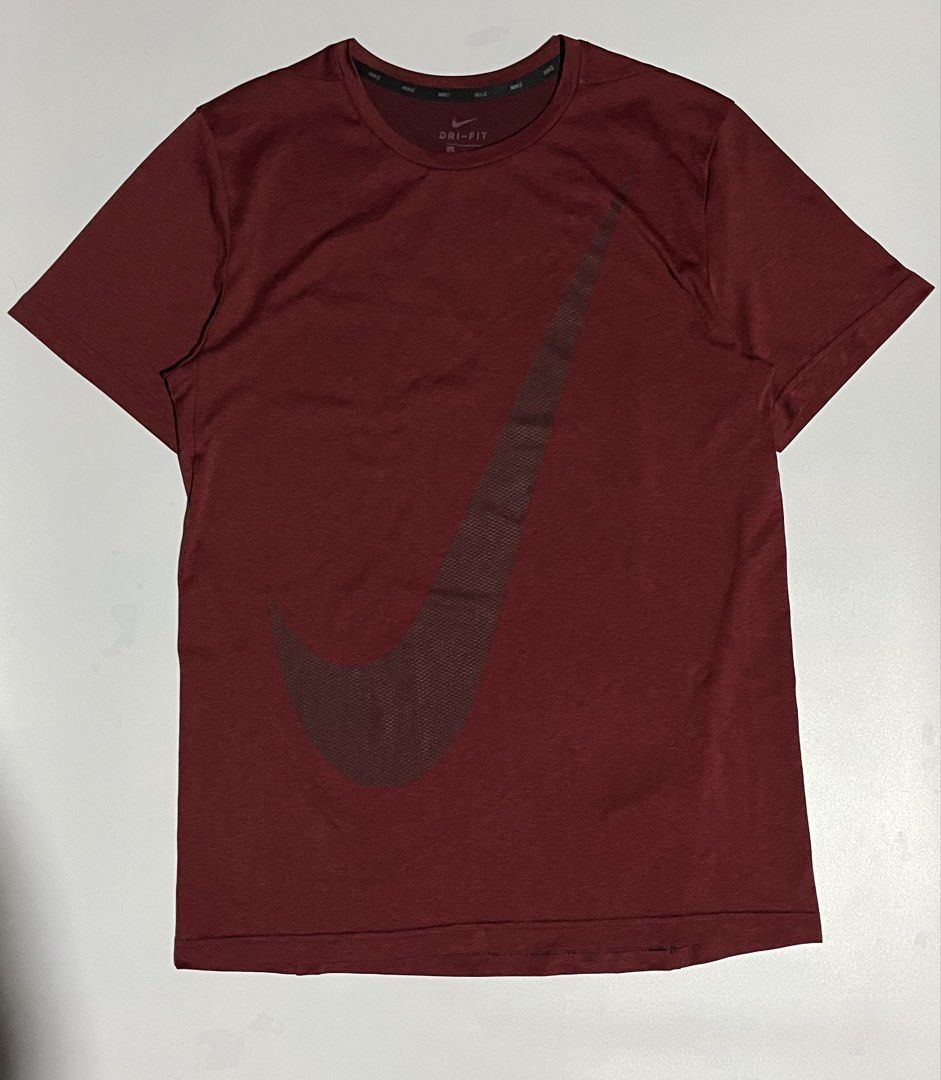 Nike Breathe Logo Hyper Dry (Category: Tshirts & Polo Shirts ) located in Naga. Submitted by rexivan (Listing ID 1468973841, Image 1). Description: Nike Breathe Logo Hyper Dry 👉🏽Like new Condition 👉🏽dimension: 19 Width 28 Length 👉🏽Issue: No Issue 👉🏽Color rate: 10/10 👉🏽Color: Burgundy 👉🏽Size: Medium on tag 🏷️ Price + Shipping fee Location: City of Naga Cebu Limit your expectations, the items are thrifted/UKAY (unless stated as brand n