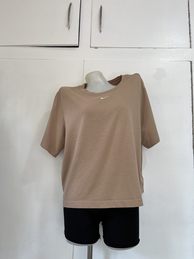 Nike Brown T-Shirt (Category: Shirts) located in Manila. Submitted by princess.01.1 (Listing ID 1468964115, Image 1). Description: XL on tag Oversized look pag S-M J&t only +55sf.