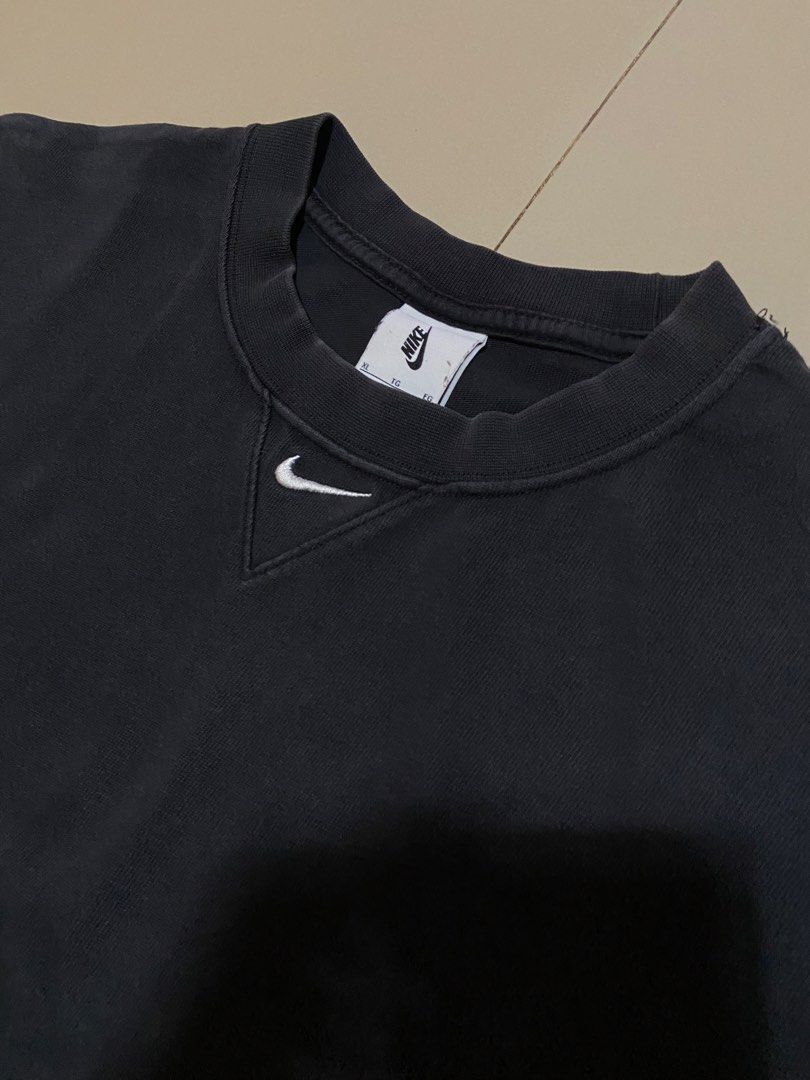 NIKE CENTER SWOOSH CREWNECK (Category: Tshirts & Polo Shirts ) located in San Pablo. Submitted by tripnthrift15 (Listing ID 1468940421, Image 2). Description: NIKE CENTER SWOOSH CREWNECK SIZE XL ON TAG COMPLETE TAGS GOOD CONDITION DIMES 25*28.