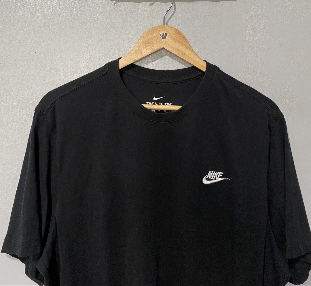 NIKE CLUB (Category: Tshirts & Polo Shirts ) located in Quezon City. Submitted by fast_break (Listing ID 1468994070, Image 2). Description: NIKE CLUB TEE☑️ COLOR: BLACK SIZE: XXL ON TAG DIMES: W23 x 28L📏 COLOR RATE:9.8/10 EXCELLENT CONDITION AS NEW ✅ NO ISSUE LOC:NOVA QC📍 DM TO PURCHASE 💌.
