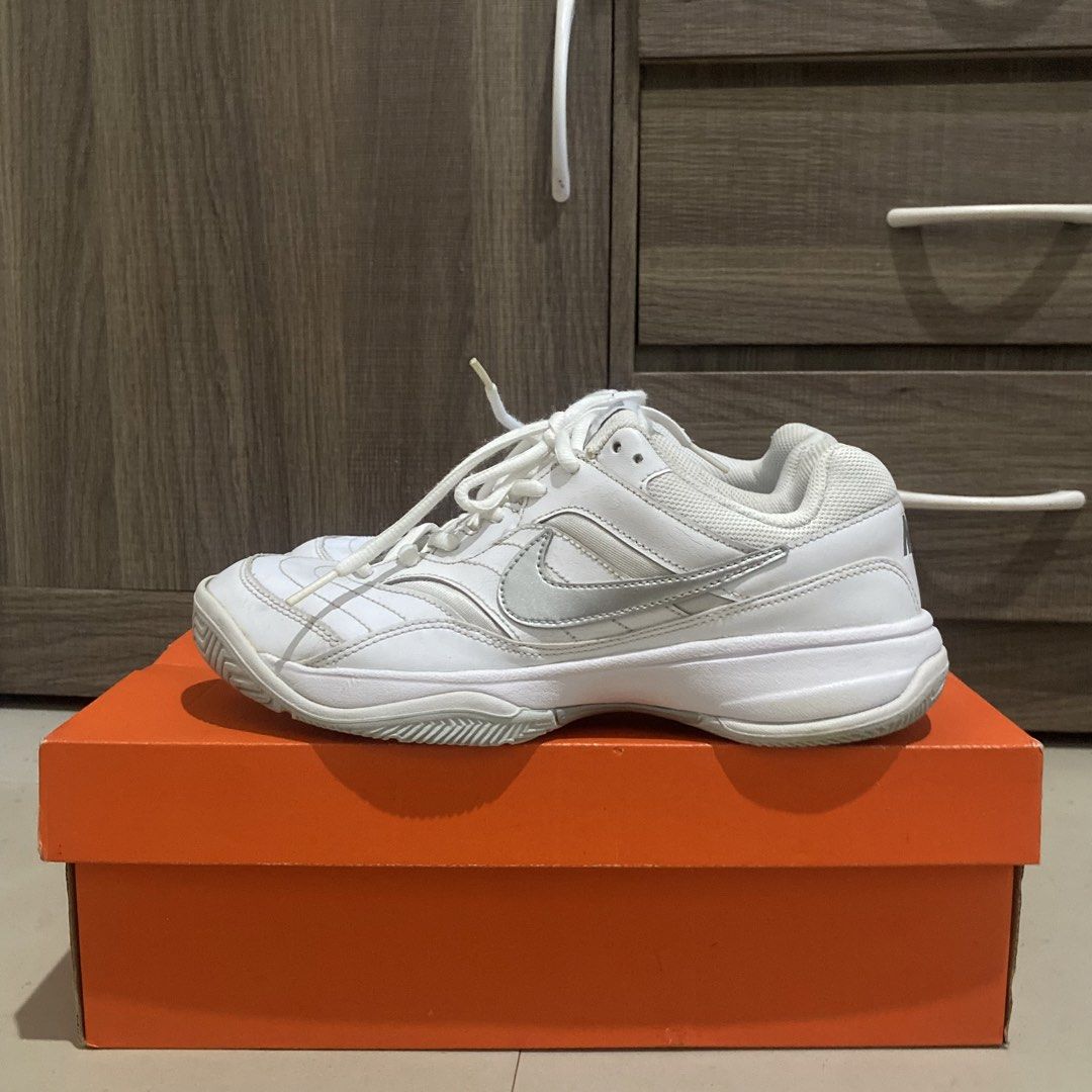 Nike court lite (Category: Sneakers) located in Manila. Submitted by wapsshirts (Listing ID 1468988441, Image 1). Description: Good for playing tennis and pickleball. Slight sole sep .