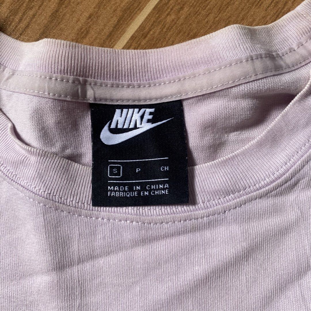 Nike crop shirt (Category: Others Tops) located in Paete. Submitted by fat.archives (Listing ID 1469098233, Image 3). Description: Need wash Dimes Bust 20 Length 20 +sf.