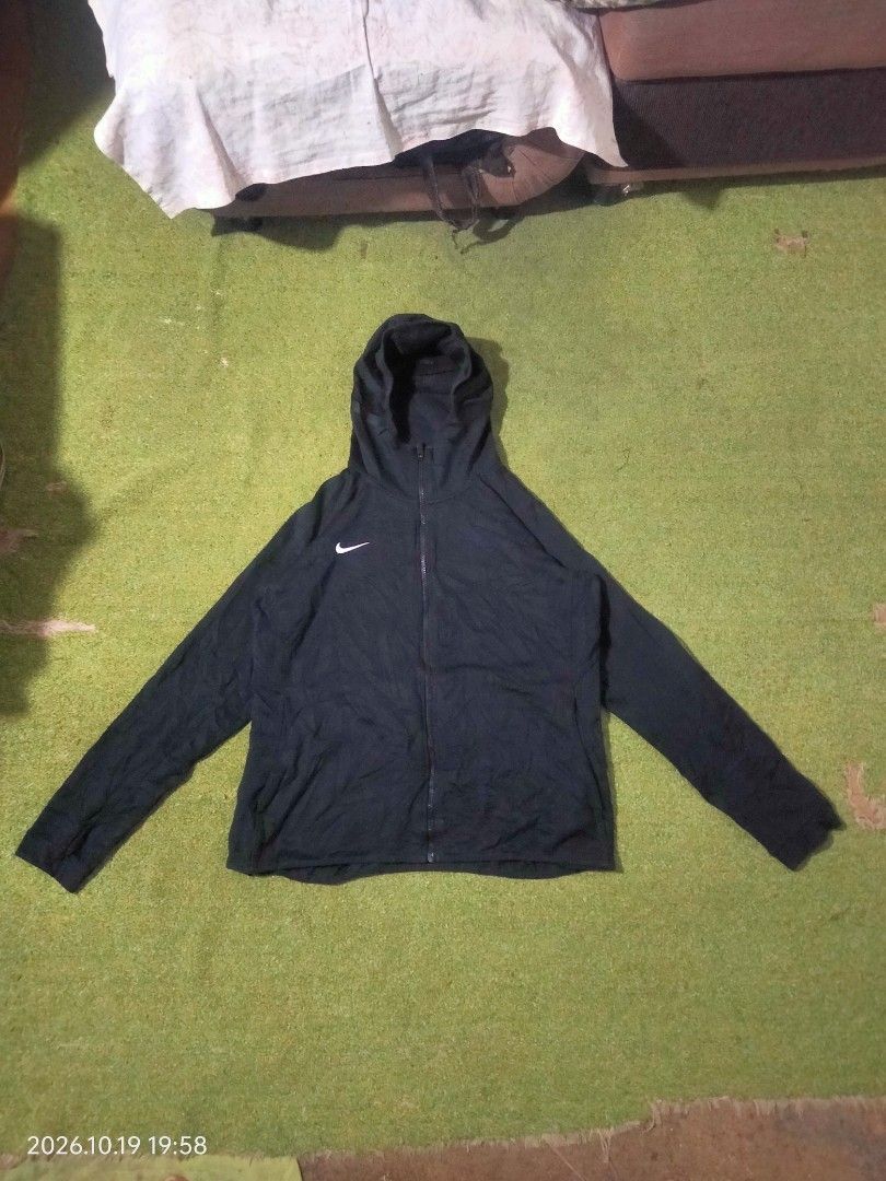 Nike Dri-fit Hoodie (Category: Coats, Jackets and Outerwear) located in Caloocan City. Submitted by haruconcep52476 (Listing ID 1469073658, Image 1). Description: Dimensions W21×L26 Good condition Color rate 10 No issue Fresh from bale.