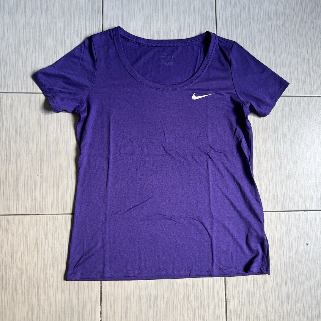 Nike Drifit shirt (Category: Activewear) located in Makati City. Submitted by ellespreloved2.0 (Listing ID 1469046845, Image 1). Description: In very good condition Fits M-L.