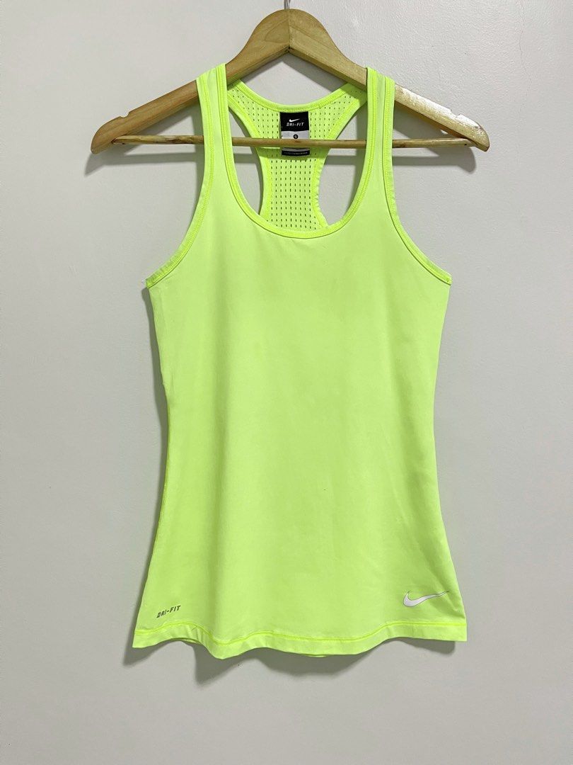 Nike Dri-Fit Tank Top (Category: Activewear) located in Cabanatuan. Submitted by thriftby_zy (Listing ID 1469130661, Image 2). Description: Size: Small (keri din sa xsmall) Stretchable .