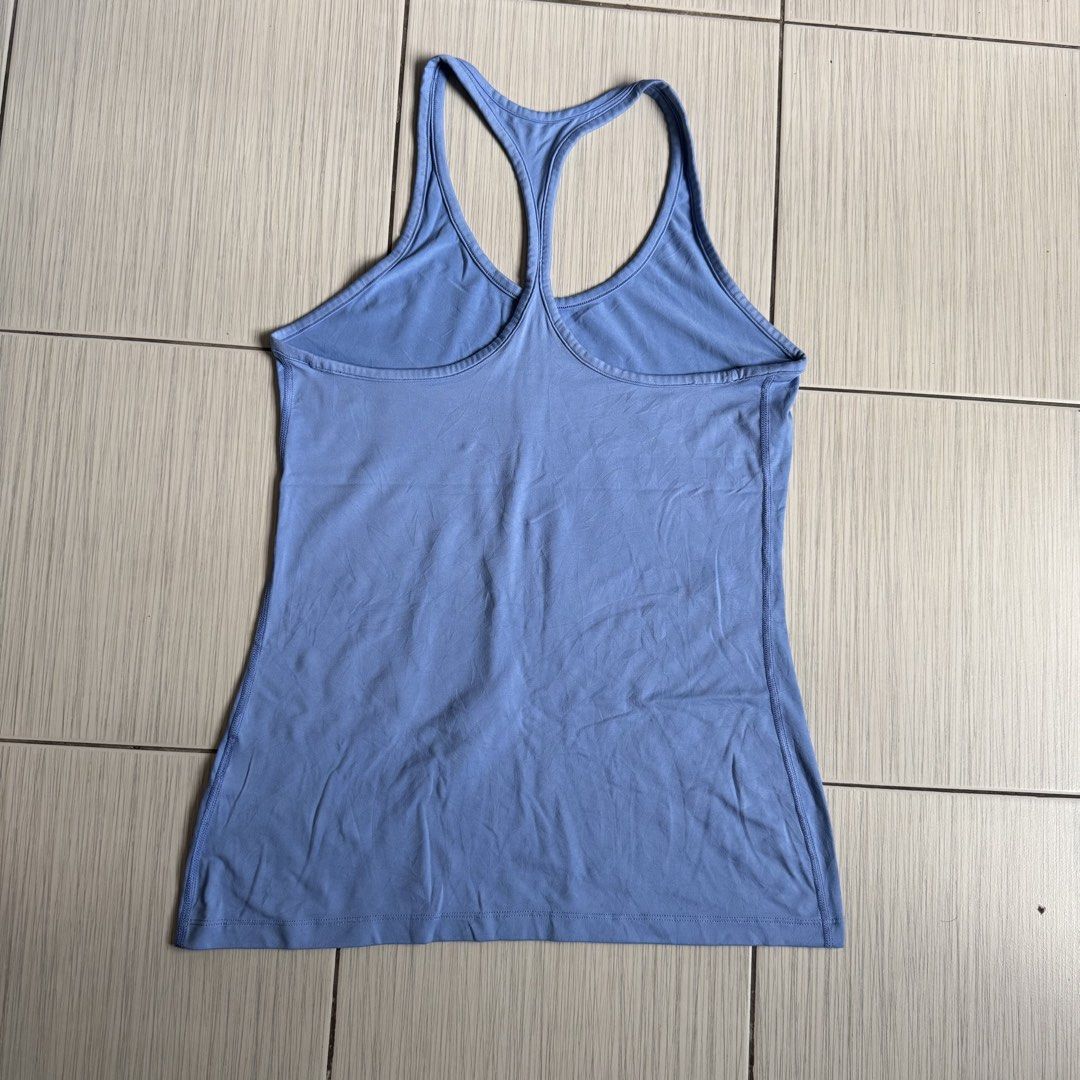 Nike Drifit top (Category: Activewear) located in Makati City. Submitted by ellespreloved2.0 (Listing ID 1469047190, Image 2). Description: In very good condition Fits m-l.
