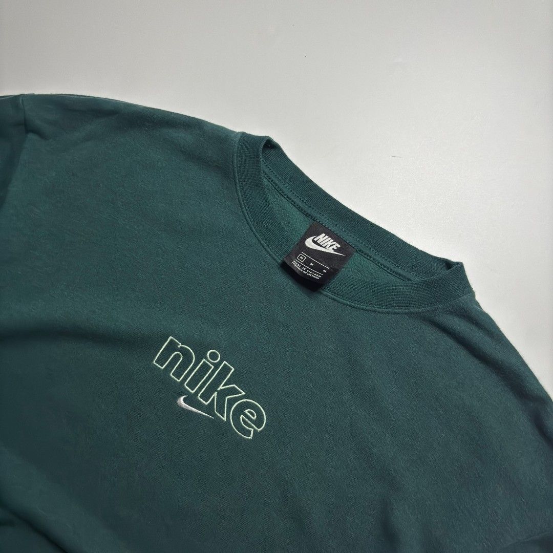 Nike Green Fleece Crewneck (Category: Coats, Jackets and Outerwear) located in San Pablo. Submitted by refitsph (Listing ID 1468932606, Image 2). Description: - Width: 24.5 - Length: 29 - Legit / Authentic - Flawless - Already Washed and Ready to Wear.
