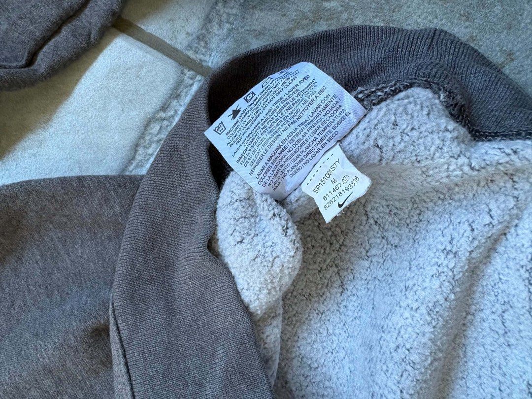 Nike grey crewneck sweatshirt (Category: Coats, Jackets and Outerwear) located in Manila. Submitted by 0000.ramen (Listing ID 1469039846, Image 3). Description: Nike Side Swoosh Crewneck Medium Width 22 Length 27 In pristine condition Small pinhole (back).