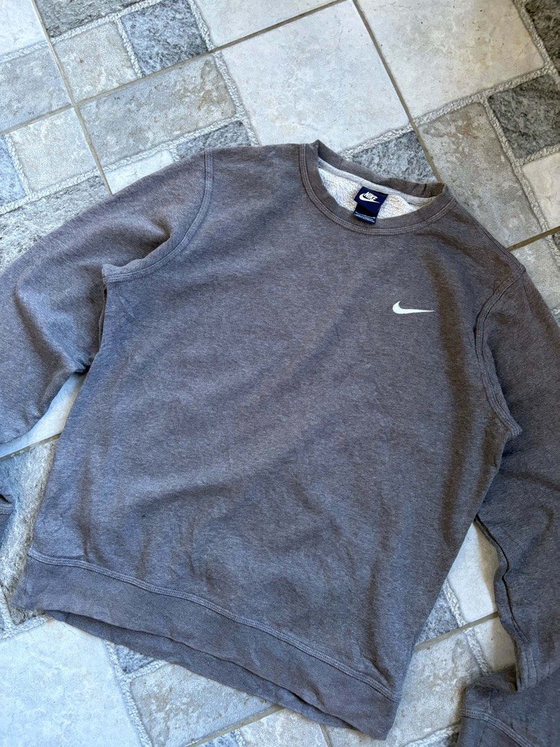 Nike grey crewneck sweatshirt (Category: Coats, Jackets and Outerwear) located in Manila. Submitted by 0000.ramen (Listing ID 1469039846, Image 2). Description: Nike Side Swoosh Crewneck Medium Width 22 Length 27 In pristine condition Small pinhole (back).