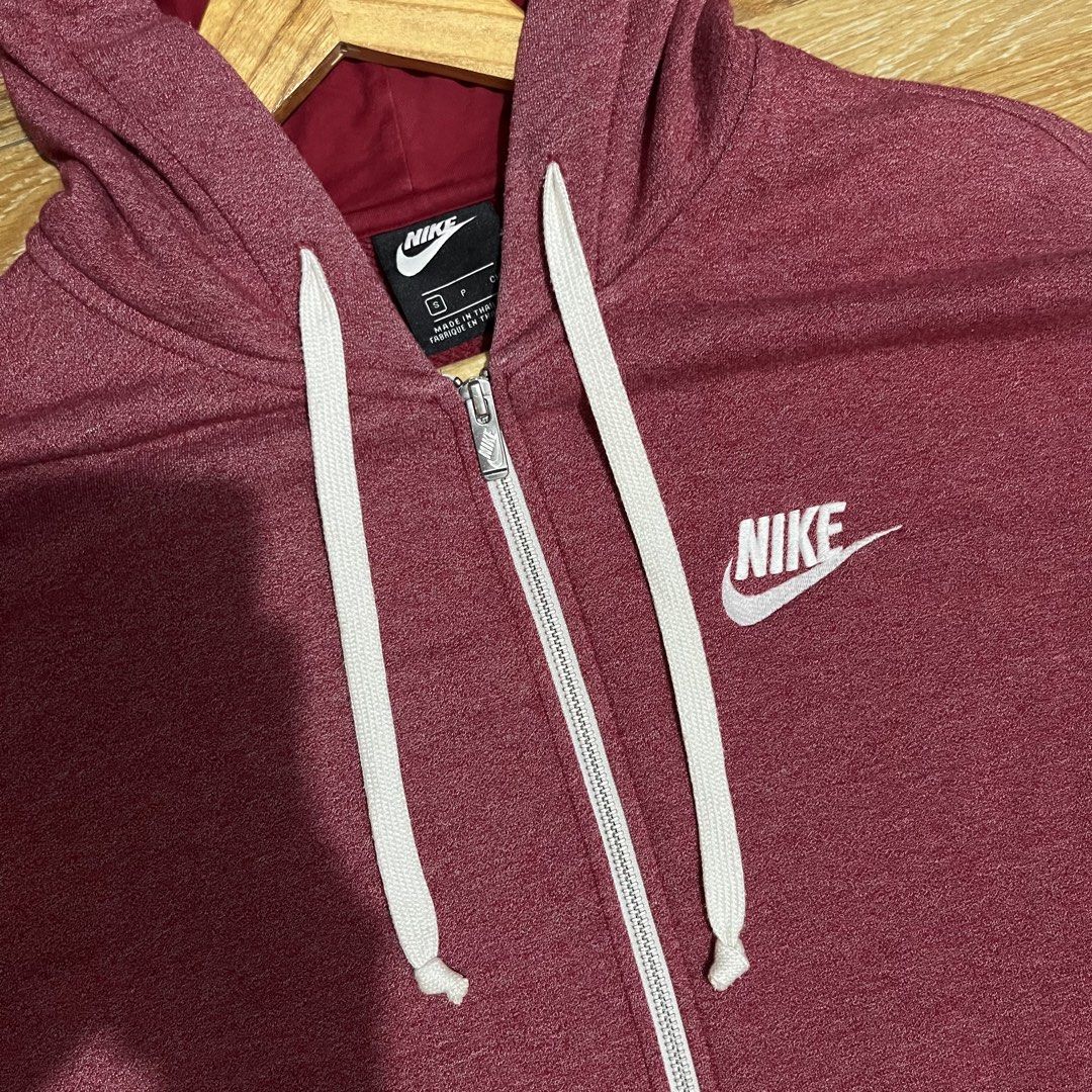 NIKE HOODIE (Category: Coats, Jackets and Outerwear) located in Polangui. Submitted by rodss7 (Listing ID 1469092681, Image 2). Description: .