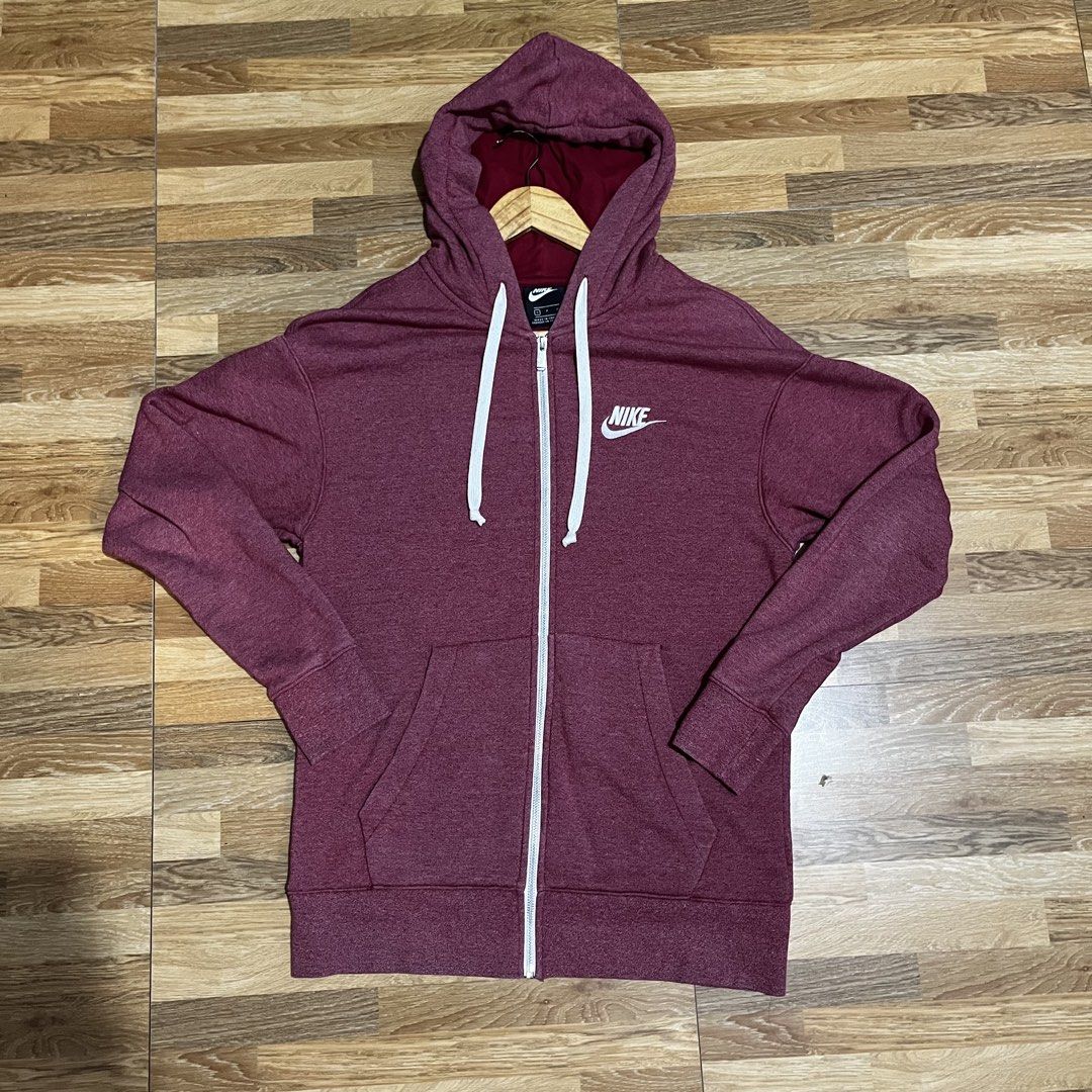 NIKE HOODIE (Category: Coats, Jackets and Outerwear) located in Polangui. Submitted by rodss7 (Listing ID 1469092681, Image 1). Description: .