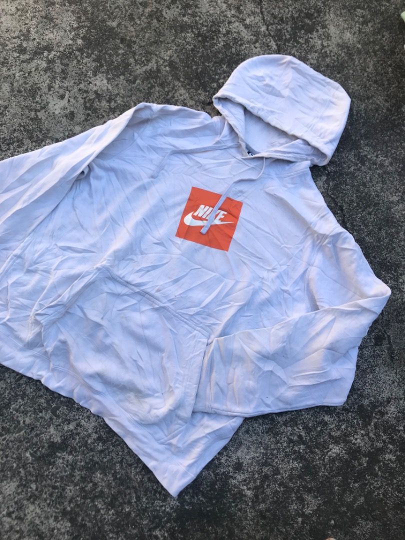 nike hoodie (Category: Hoodies) located in San Jose. Submitted by thriftthe19th (Listing ID 1469124351, Image 2). Description: xl.