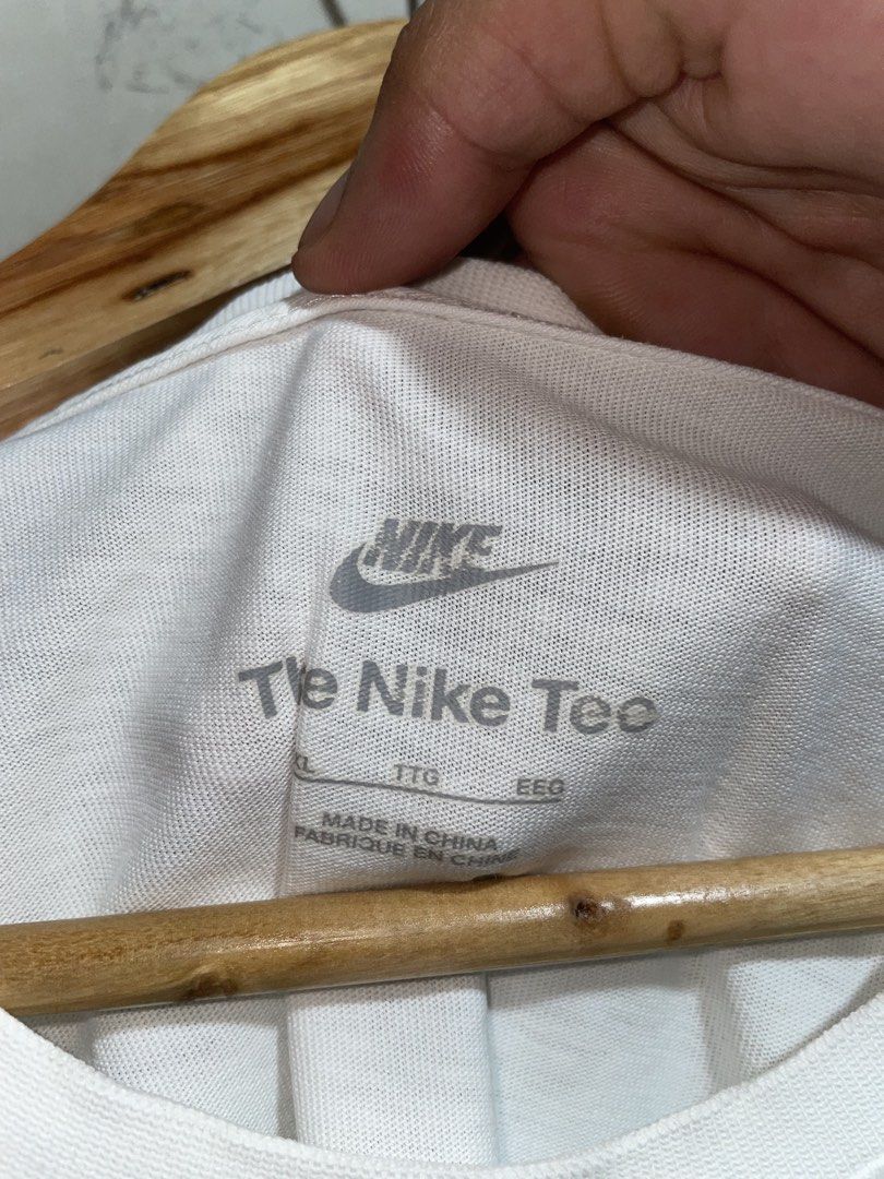 Nike Just Do It White T-Shirt (Category: Shirts) located in Molave. Submitted by thriftedstore.horse (Listing ID 1469101844, Image 3). Description: Condition- excellent Issue- hairline Color rate- 9.8/10.