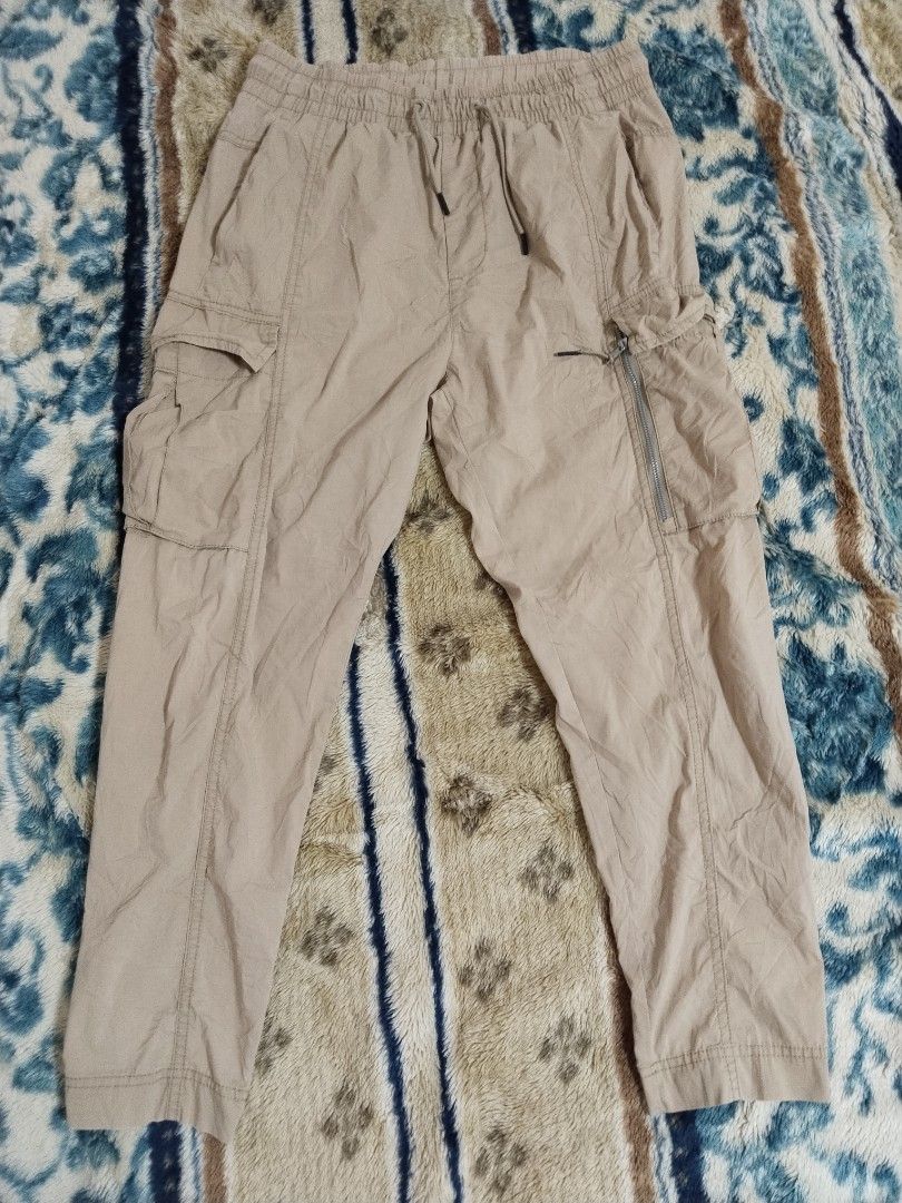 Nike Lightweight Cargo Pants — Khaki, Size S (Category: Joggers) located in Mabalacat. Submitted by al_amin_thrift (Listing ID 1469041550, Image 1). Description: Nike Lightweight Cargo Pants — Khaki, Size S ✔️ 100% Authentic Nike ✔️ Lightweight & quick-dry fabric — perfect for daily & casual wear ✔️ Stylish zip-detail cargo pocket ✔️ Elastic waist + drawstring — comfortable fit ✔️ Size S — regular tapered cut ✔️ Excellent pre-loved condition — li