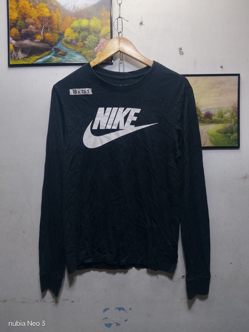 nike long sleeve (Category: Coats, Jackets and Outerwear) located in Valenzuela. Submitted by joshwrldselection (Listing ID 1469103415, Image 1). Description: small very good condition need wash only thrift..
