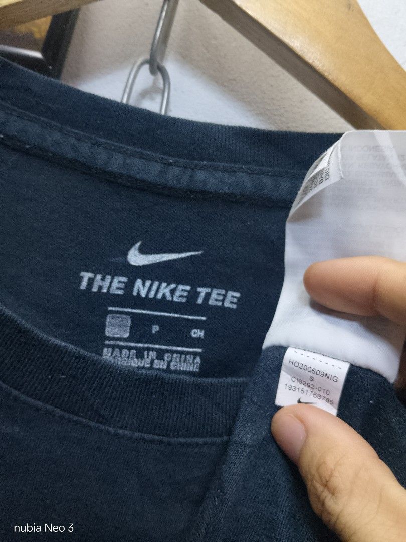 nike long sleeve (Category: Coats, Jackets and Outerwear) located in Valenzuela. Submitted by joshwrldselection (Listing ID 1469103415, Image 3). Description: small very good condition need wash only thrift..