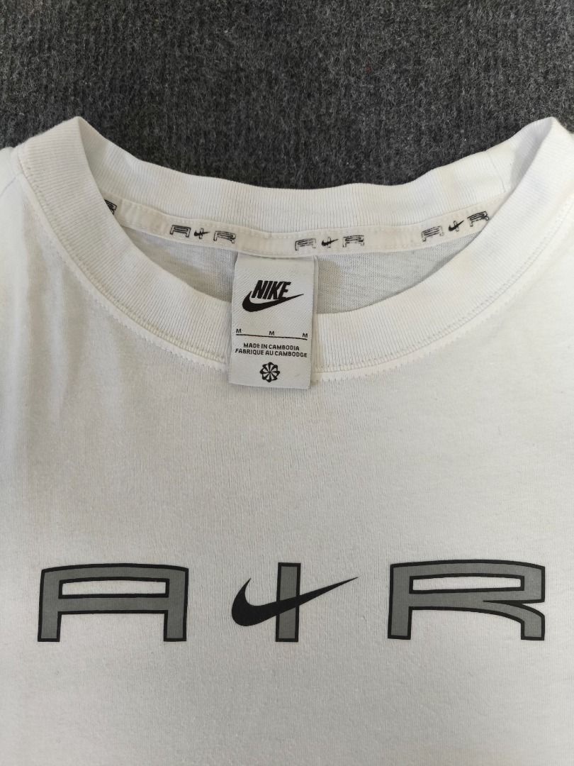 Nike men's white tee, medium (Category: Tshirts & Polo Shirts ) located in Imus. Submitted by sellinthrift (Listing ID 1468987578, Image 3). Description: PRE-LOVED / DECLUTTERING SALE 🏷️ Nike men's white tee Quick Details: • Size: Medium • Condition: 7/10 • Inclusions: T-shirt only • Issue/Notes: Pre-loved, good condition Price: ₱245+SF (Slightly negotiable for quick pickup) Pm for more details .