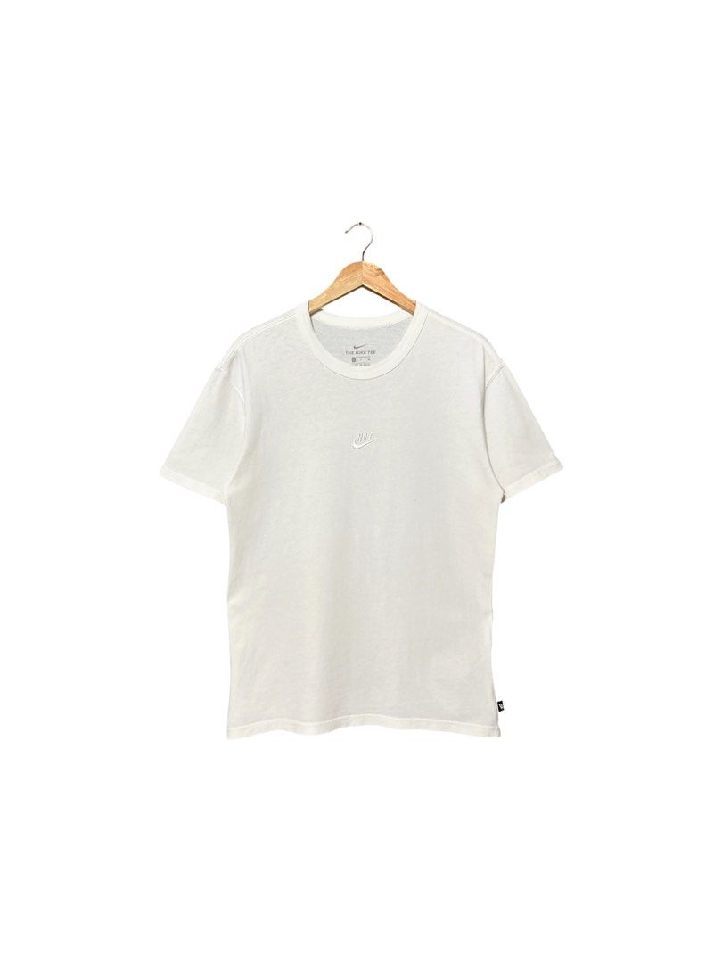 Nike Mid Logo Tee (Category: Tshirts & Polo Shirts ) located in Cavite. Submitted by gnthrift (Listing ID 1468998021, Image 1). Description: Nike Mid Logo Tee Size: S on tag Dimes: 20x27 Color rate: 9.5/10 Complete tags Excellent condition Issue: minimal dirt/stain Mine 380 + SF Location: Indang, Cavite Courier: J&T Express MOP: Gcash.