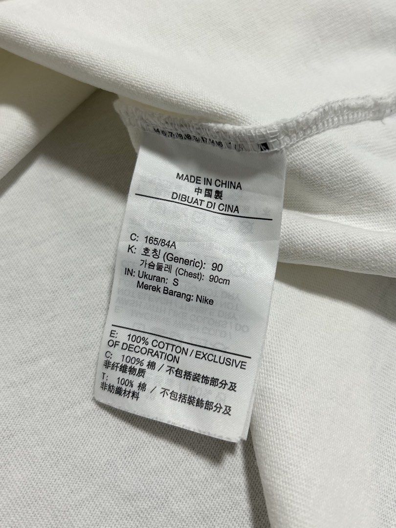 Nike Mid Logo Tee (Category: Tshirts & Polo Shirts ) located in Cavite. Submitted by gnthrift (Listing ID 1468998021, Image 3). Description: Nike Mid Logo Tee Size: S on tag Dimes: 20x27 Color rate: 9.5/10 Complete tags Excellent condition Issue: minimal dirt/stain Mine 380 + SF Location: Indang, Cavite Courier: J&T Express MOP: Gcash.