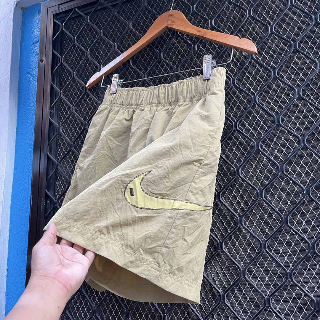 NIKE NSW WOVEN SHORT (Category: Activewear) located in Taguig. Submitted by scoutandloots (Listing ID 1469091073, Image 2). Description: NIKE NSW WOVEN SHORT • Size: M • Waistline: 12.5” stretchable • Length:16.5” • leg hole: 12.5” 449 + SF.