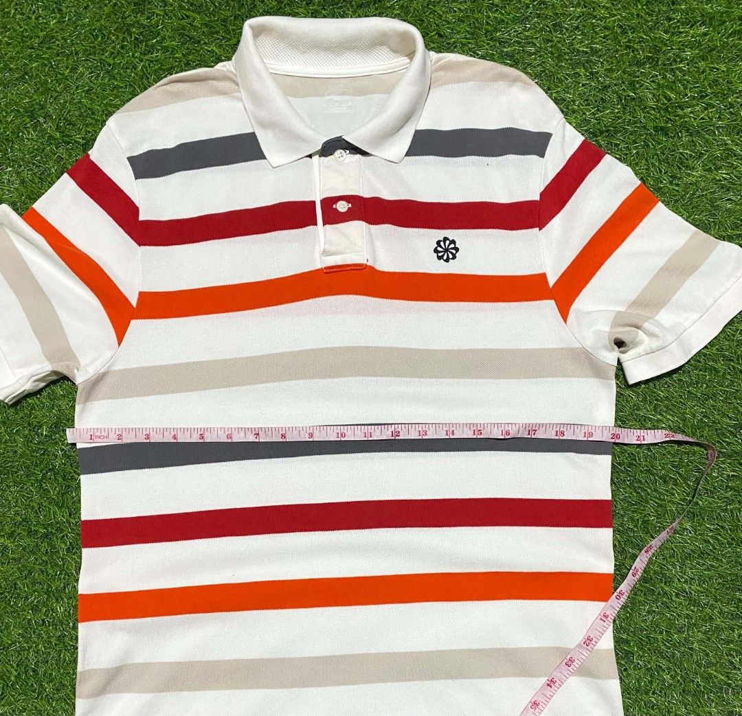 Nike Polo shirt (Category: Tshirts & Polo Shirts ) located in Bacolod City. Submitted by belleza_030299 (Listing ID 1469099890, Image 3). Description: Y2k Nike Polo shirt Year 2000 No issue colorate 10/10 Large on tag.