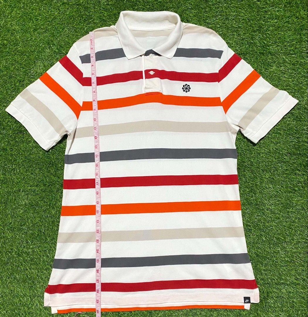 Nike Polo shirt (Category: Tshirts & Polo Shirts ) located in Bacolod City. Submitted by belleza_030299 (Listing ID 1469099890, Image 2). Description: Y2k Nike Polo shirt Year 2000 No issue colorate 10/10 Large on tag.