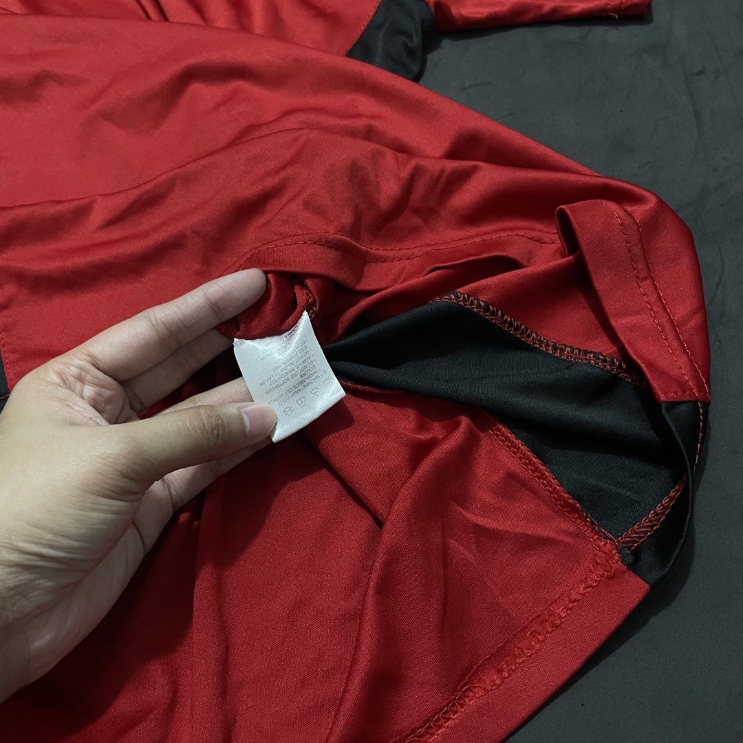 Nike Pro Dri-FIT Swoosh Tee (Category: Tshirts & Polo Shirts ) located in Manila. Submitted by bloodripsx (Listing ID 1469152994, Image 3). Description: .