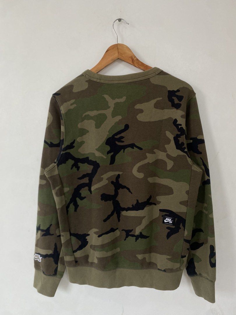 NIKE SB CAMO CREWNECK SWEATER (Category: Hoodies) located in Santa Rosa. Submitted by looted_thrifts (Listing ID 1468982813, Image 2). Description: NIKE SB CAMO CREWNECK SWEATER - EXCELLENT CONDITION - AUTHENTIC/LEGIT - SIZE SMALL ON TAG - WIDTH: 21 - LENGTH: 26 - 9.6/10 COLOR RATE - NO ISSUE 📥 DM TO PURCHASE.