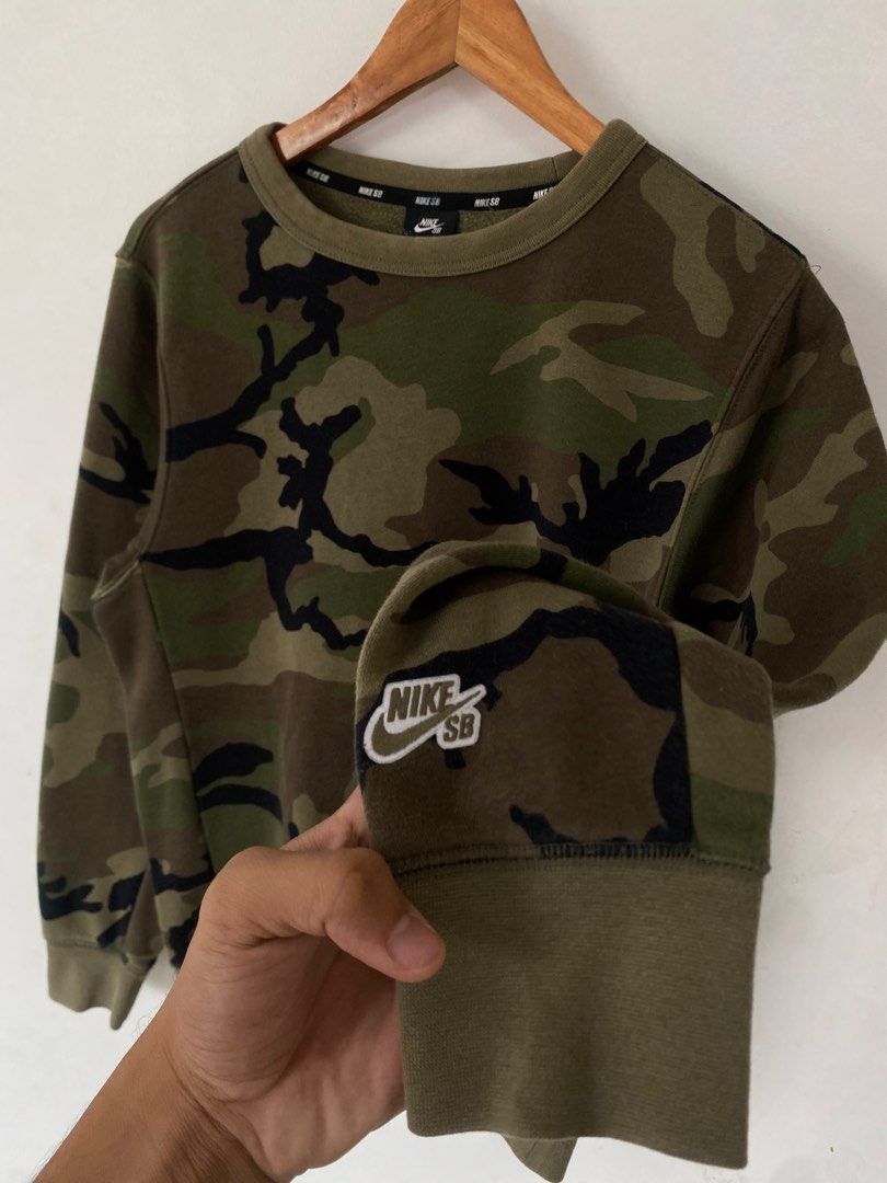 NIKE SB CAMO CREWNECK SWEATER (Category: Hoodies) located in Santa Rosa. Submitted by looted_thrifts (Listing ID 1468982813, Image 3). Description: NIKE SB CAMO CREWNECK SWEATER - EXCELLENT CONDITION - AUTHENTIC/LEGIT - SIZE SMALL ON TAG - WIDTH: 21 - LENGTH: 26 - 9.6/10 COLOR RATE - NO ISSUE 📥 DM TO PURCHASE.