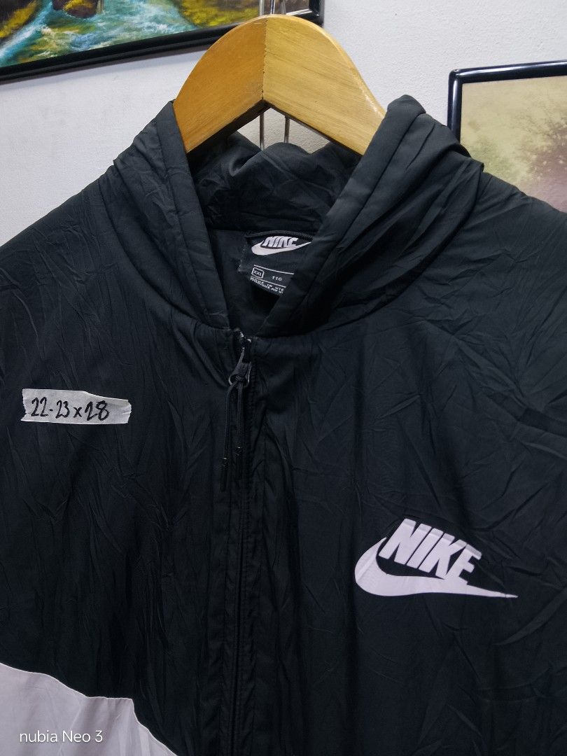 nike semi puffer jacket (Category: Coats, Jackets and Outerwear) located in Valenzuela. Submitted by joshwrldselection (Listing ID 1469106959, Image 3). Description: large - xl very good condition slightly pinky color on white part thrift..