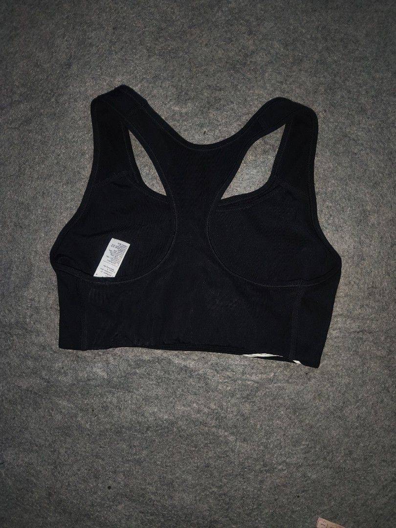 nike sports bra (Category: Activewear) located in Cagayan de Oro. Submitted by elijah350below (Listing ID 1469033511, Image 3). Description: medium excellent no issues payment: Gcash, maribank & LBP courier: J&T color may vary due to lightning items are thrifted, limit expectations.
