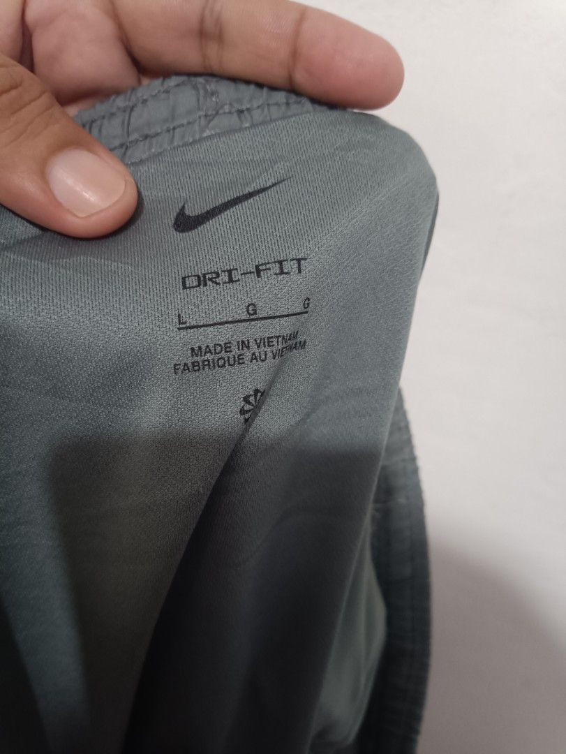 NIKE SPORTSWEAR (Category: Activewear) located in Calbayog City. Submitted by tetoysthrift89 (Listing ID 1469053399, Image 3). Description: NIKE DRIFIT SPORT SHORT (WITH INNER BRIEF) AS NEW WIDTH 30-34 STRETCH LENGTH 17 10/10 NO ISSUE.