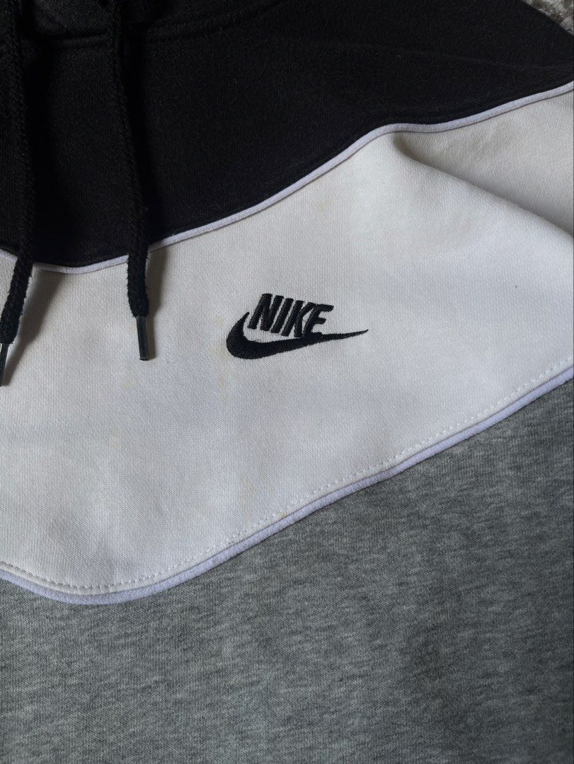Nike Swoosh Hoodie ✨ (Category: Hoodies) located in Cebu City. Submitted by superdreii (Listing ID 1468989972, Image 2). Description: Condition: Very Good Issue: minimal stain (washable) 9.5/10 Color rate Color may vary due to its lighting ❗️Please lower your expectations since this item is thrifted❗️ Size Medium on tag best fit to small 📏Dimes: 22x24 📍Loc. Naga, Cebu 🚚 J&T EXPRESS DM FOR SURE BUYER AND FOR MORE DETAILS 📥 .