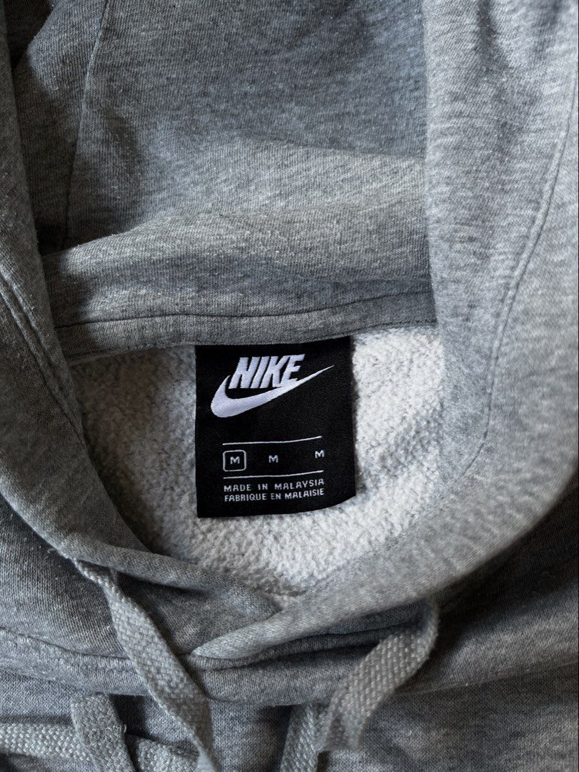 Nike Swoosh Pullover Hoodie ✨ (Category: Hoodies) located in Cebu City. Submitted by superdreii (Listing ID 1468993416, Image 3). Description: Condition: Very Good Issue: minimal only (last 2 pics) 9.5/10 Color rate Color may vary due to its lighting ❗️Please lower your expectations since this item is thrifted❗️ Size Medium on tag 📏Dimes: 23.5x26.5 📍Loc. Cebu 🚚J&T EXPRESS DM FOR SURE BUYER AND FOR MORE DETAILS 📥.
