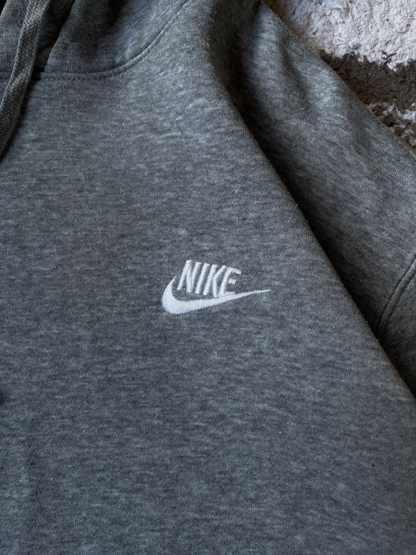 Nike Swoosh Pullover Hoodie ✨ (Category: Hoodies) located in Cebu City. Submitted by superdreii (Listing ID 1468993416, Image 2). Description: Condition: Very Good Issue: minimal only (last 2 pics) 9.5/10 Color rate Color may vary due to its lighting ❗️Please lower your expectations since this item is thrifted❗️ Size Medium on tag 📏Dimes: 23.5x26.5 📍Loc. Cebu 🚚J&T EXPRESS DM FOR SURE BUYER AND FOR MORE DETAILS 📥.