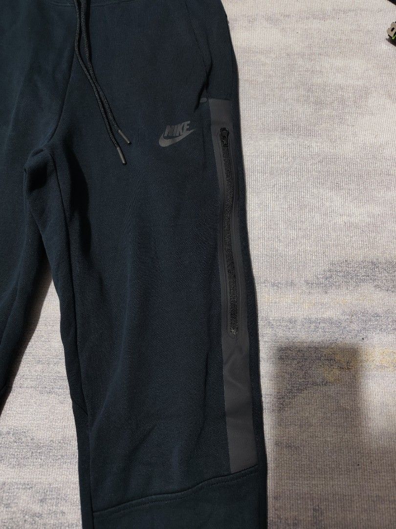 NIKE TECH FLEECE (Category: Joggers) located in Dagupan City. Submitted by gandita.28 (Listing ID 1469159073, Image 3). Description: NIKE TECH FLEECE JOGGER XS ON TAG FIT SMALL 26-27 WAISTLINE VIA TAPE MEASURE LENGTH-36 EXCELLENT CONDITION UNISEX RIN NAMAN PWEDE BABAE AND LALAKI.