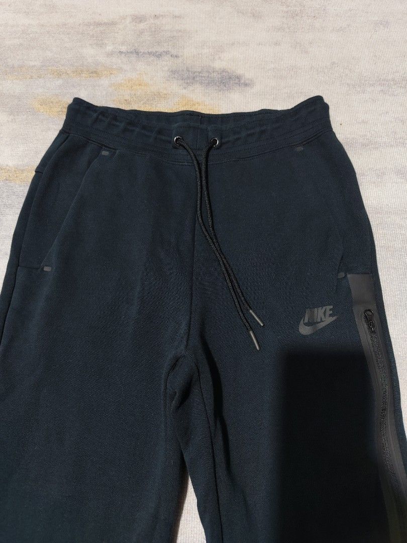 NIKE TECH FLEECE (Category: Joggers) located in Dagupan City. Submitted by gandita.28 (Listing ID 1469159073, Image 2). Description: NIKE TECH FLEECE JOGGER XS ON TAG FIT SMALL 26-27 WAISTLINE VIA TAPE MEASURE LENGTH-36 EXCELLENT CONDITION UNISEX RIN NAMAN PWEDE BABAE AND LALAKI.