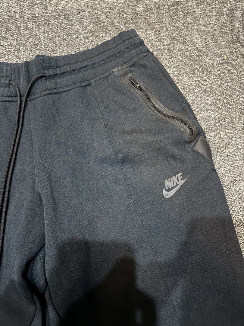 Nike Tech Fleece Black Sweatpants Size XL (Category: Joggers) located in Mabalacat. Submitted by _allinmarket (Listing ID 1469104928, Image 2). Description: Black Nike sweatpants in size XL. Features zip pockets on both sides and an adjustable drawstring waistband. Ribbed cuffs at the bottom. Classic swoosh logo printed near the left pocket. Made in China. Comfortable material, great everyday wear..