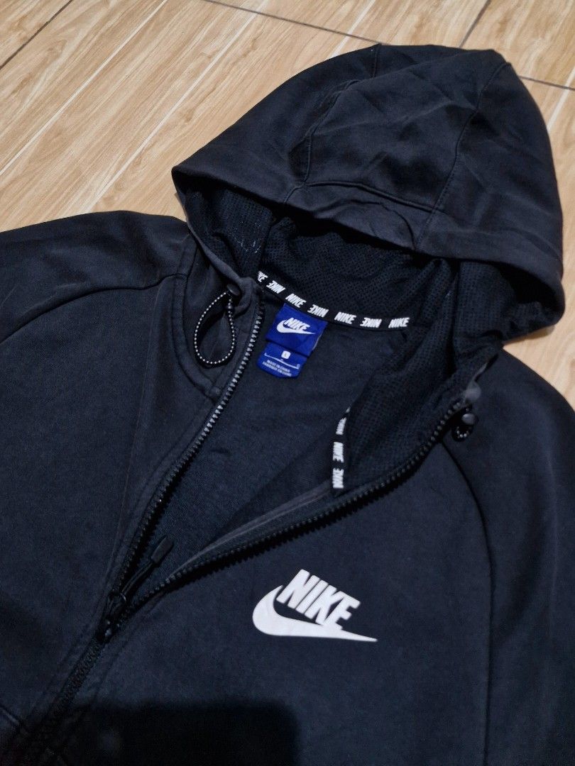 Nike Tech-flees (Category: Coats, Jackets and Outerwear) located in Antipolo. Submitted by kentoy6666 (Listing ID 1468956113, Image 3). Description: .