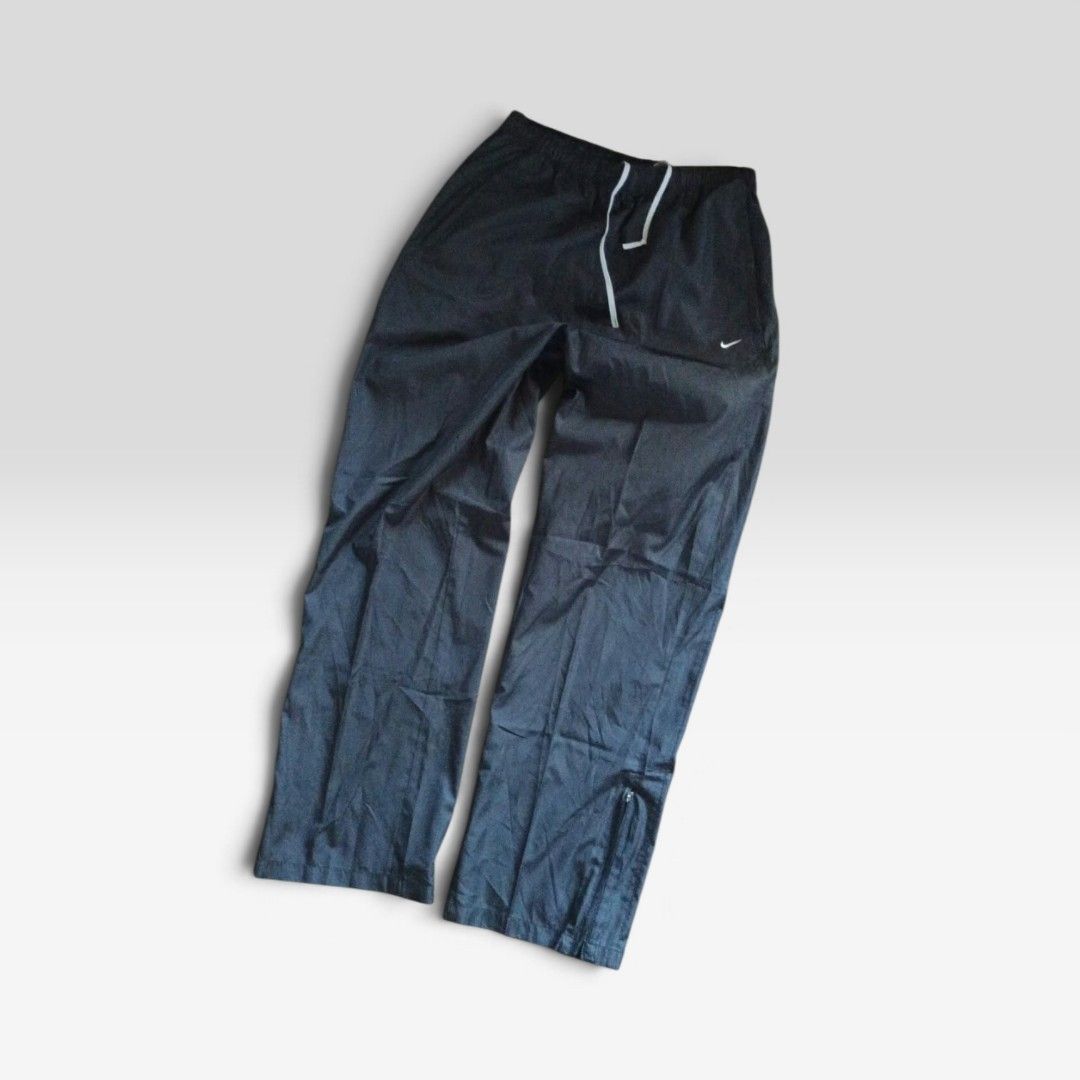 NIKE TRACKPANTS (Category: Joggers) located in Caloocan City. Submitted by paulchristian_rewear.05 (Listing ID 1469119315, Image 1). Description: AS NEW CONDITION, ADJUSTBLE STRINGS ARE WORKING SMOOTHLY.