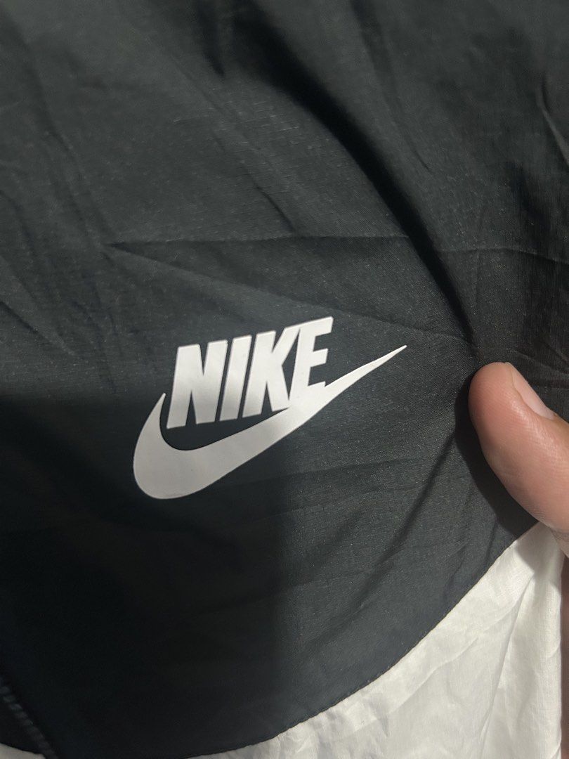 Nike tritone windbreaker (Category: Activewear) located in Baguio. Submitted by typical.reseller (Listing ID 1468947525, Image 3). Description: 28x23 Very good condition.