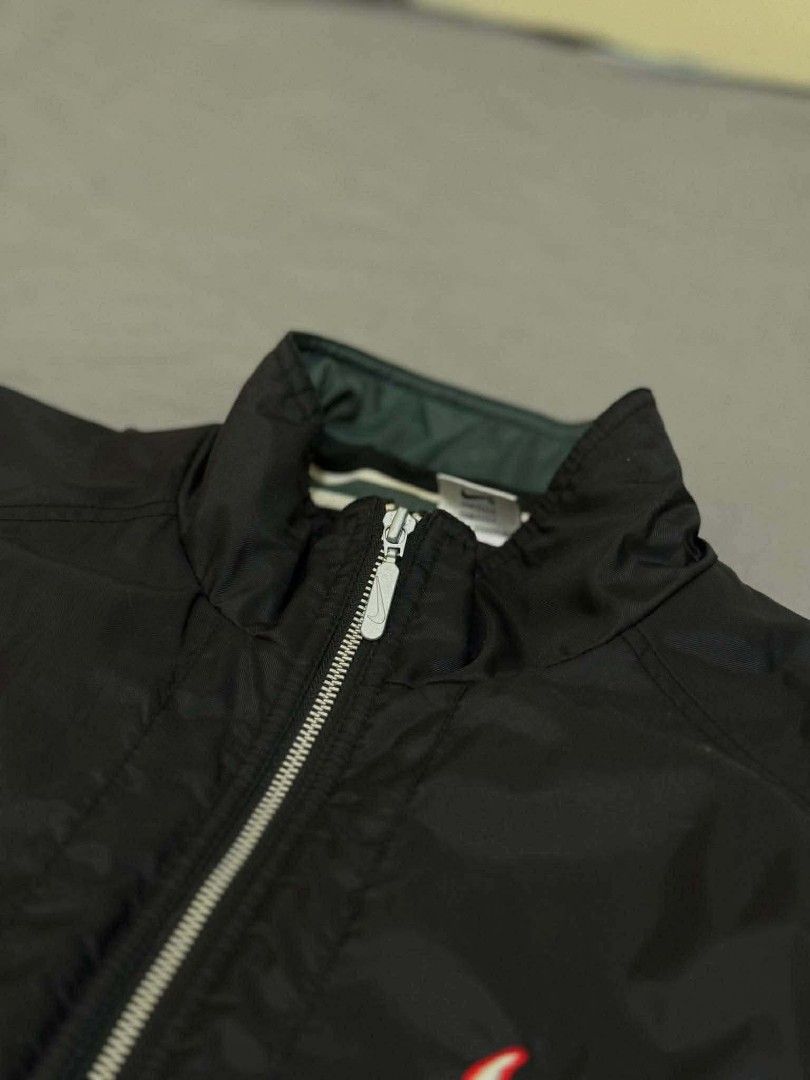 Nike vintage bomber jacket (Category: Coats, Jackets and Outerwear) located in Manila. Submitted by pagatpatan59259 (Listing ID 1469080447, Image 3). Description: Nike vintage bomber jacket Size: 26×30 Price: 2,300.