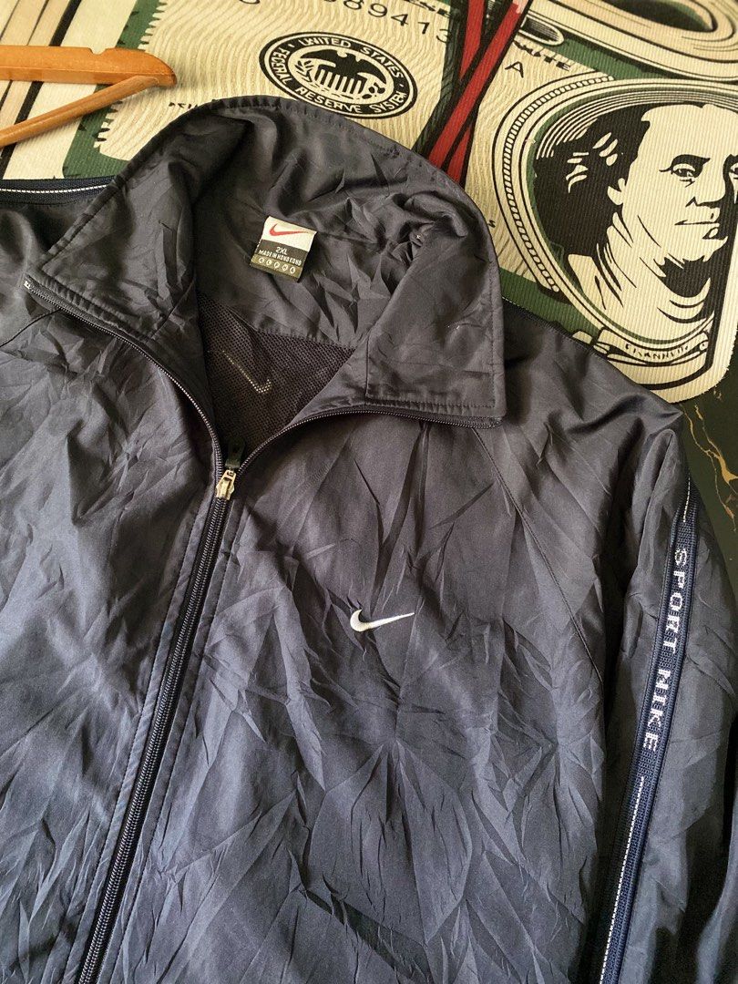 Nike vintage Windbreaker (Category: Hoodies) located in General Santos City (Dadiangas). Submitted by jpaul_is11 (Listing ID 1469108629, Image 2). Description: Item is thrifted , solid nito guys .