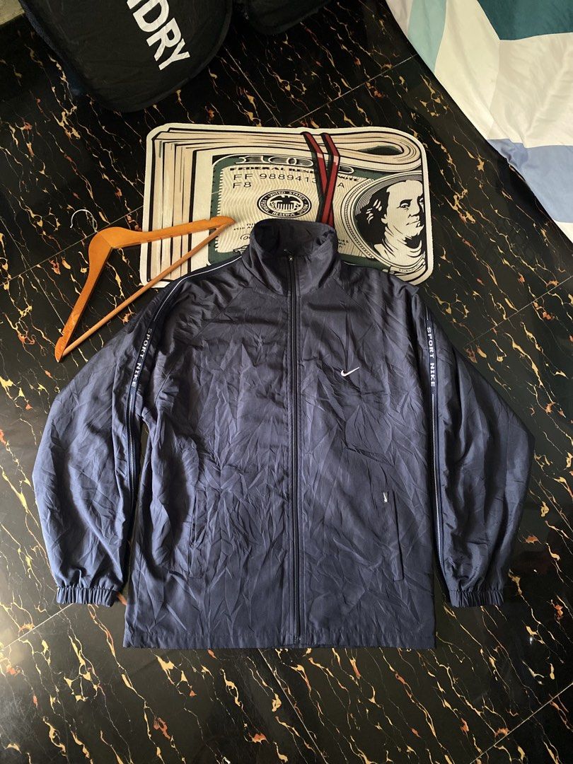 Nike vintage Windbreaker (Category: Hoodies) located in General Santos City (Dadiangas). Submitted by jpaul_is11 (Listing ID 1469108629, Image 1). Description: Item is thrifted , solid nito guys .