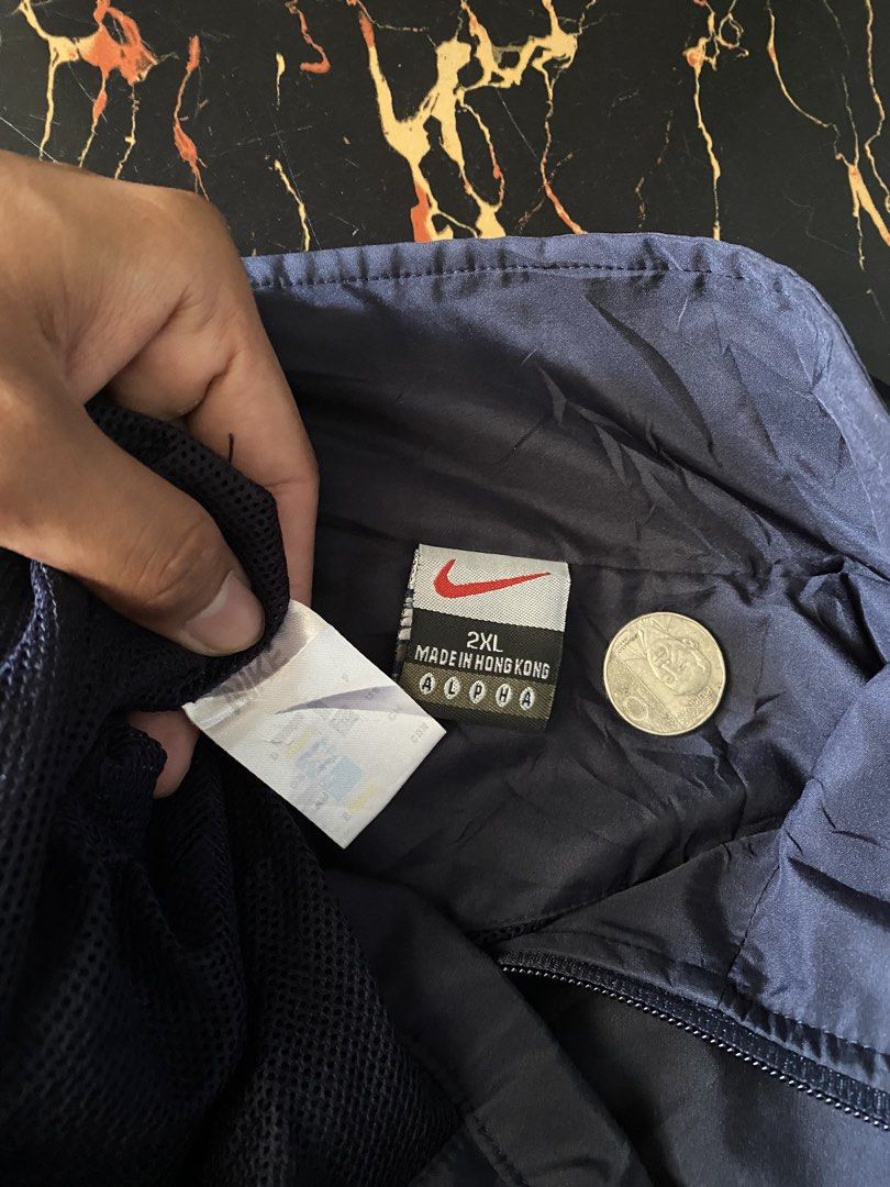 Nike vintage Windbreaker (Category: Hoodies) located in General Santos City (Dadiangas). Submitted by jpaul_is11 (Listing ID 1469108629, Image 3). Description: Item is thrifted , solid nito guys .