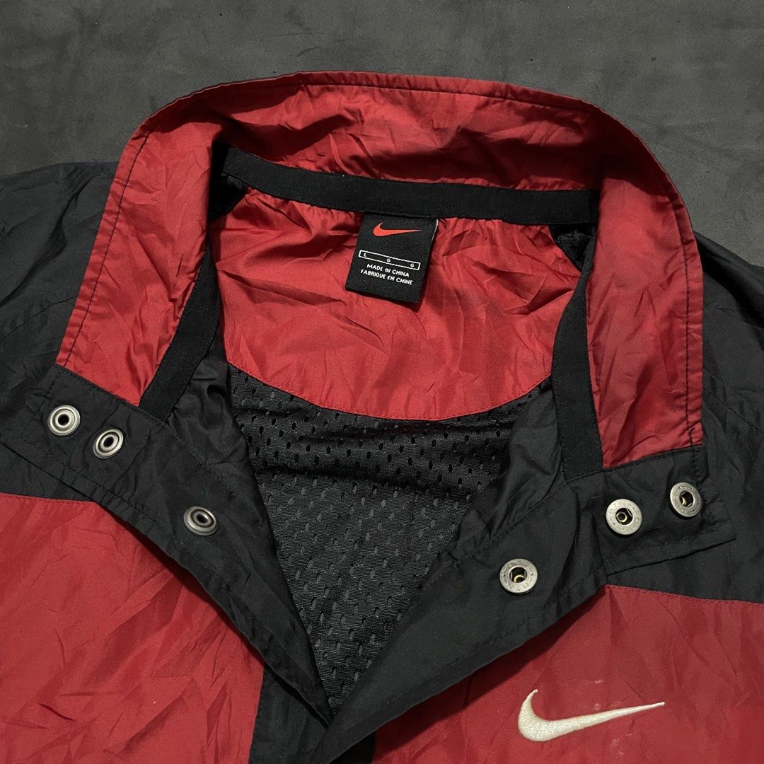 Nike Vintage Windbreaker Jacket (Category: Coats, Jackets and Outerwear) located in Manila. Submitted by bloodripsx (Listing ID 1469152364, Image 2). Description: .