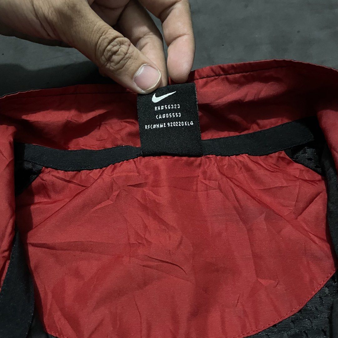 Nike Vintage Windbreaker Jacket (Category: Coats, Jackets and Outerwear) located in Manila. Submitted by bloodripsx (Listing ID 1469152364, Image 3). Description: .