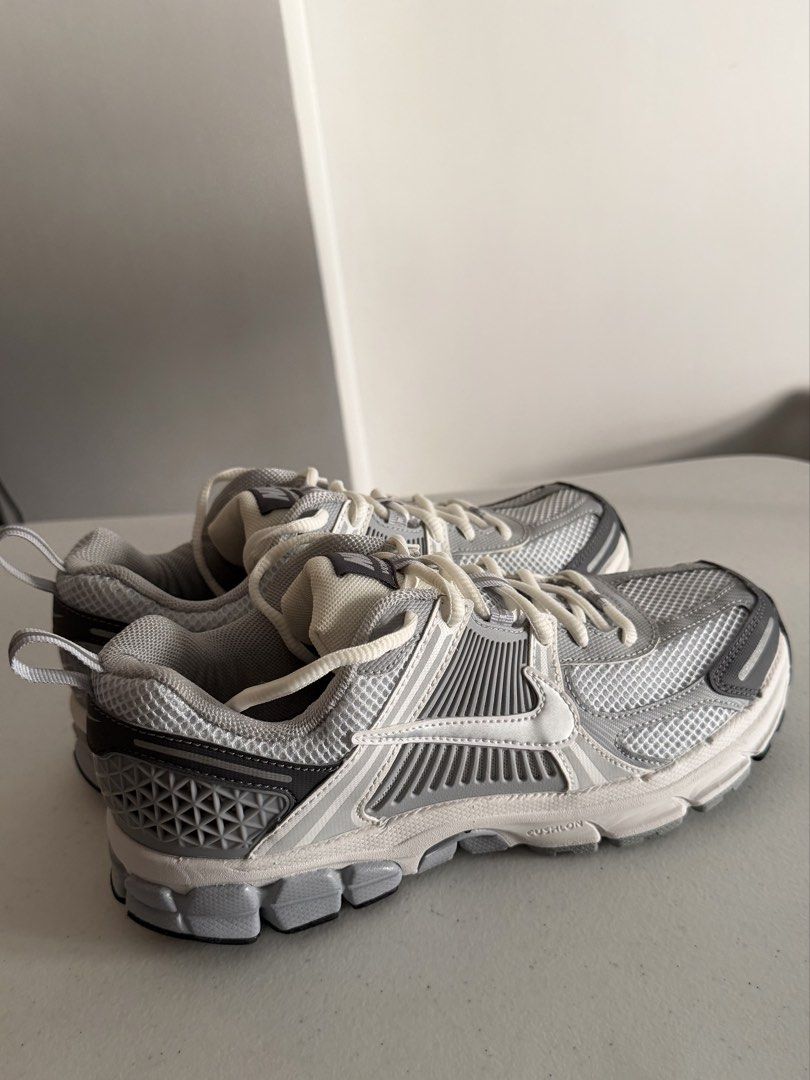 Nike Vomero 5 (Category: Sneakers) located in Manila. Submitted by rlbbgy56788 (Listing ID 1469013026, Image 3). Description: * Brand: Nike * Model: Vomero 5 * Color: Grey / Silver / White * Size: US 6.5Y / EU 39 / 24.5 cm * Suitable for men and women, depending on fit * Purchased in Singapore * Original box not included — shoes only Reason for selling: Wrong size / does not fit me. Price negotiable..
