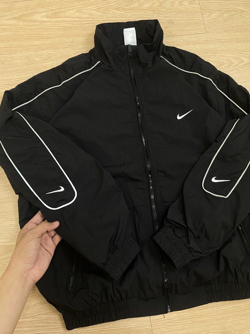 NIKE WINDBREAKER (Category: Coats, Jackets and Outerwear) located in Santa Rosa. Submitted by looted_thrifts (Listing ID 1468983325, Image 3). Description: NIKE WINDBREAKER - EXCELLENT CONDITION - AUTHENTIC/LEGIT - SIZE LARGE ON TAG (BOXY FIT) - WIDTH: 24 - LENGTH: 25.5 - 9.8/10 COLOR RATE - NO ISSUE 📥 DM TO PURCHASE.